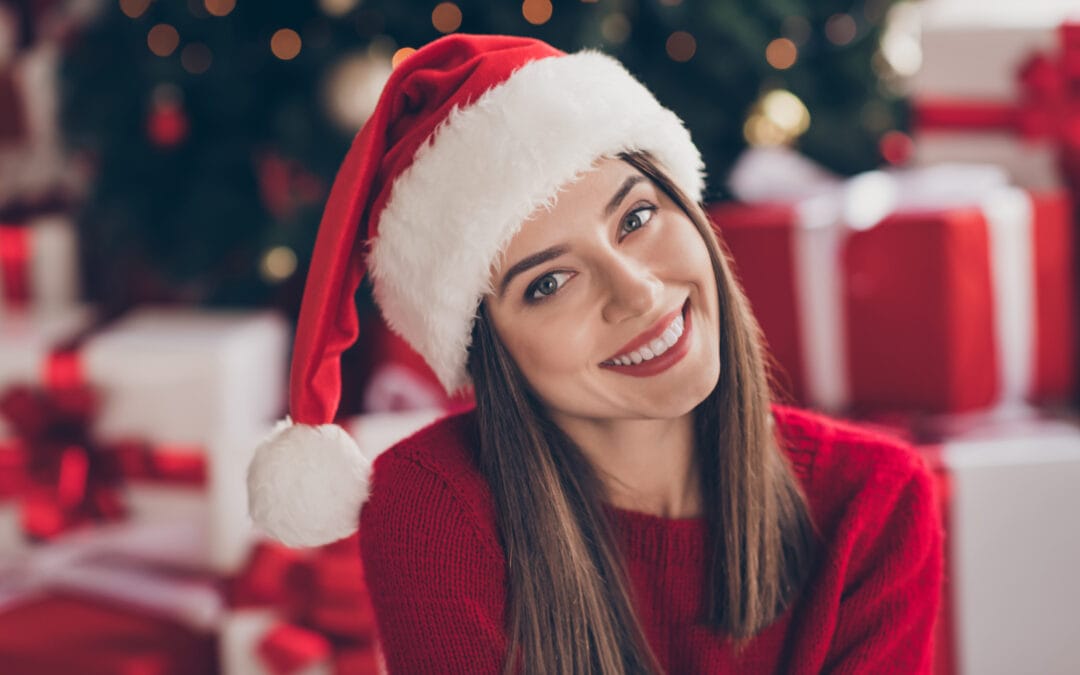 Top Tips for Keeping Your Smile Bright for Holiday Photos